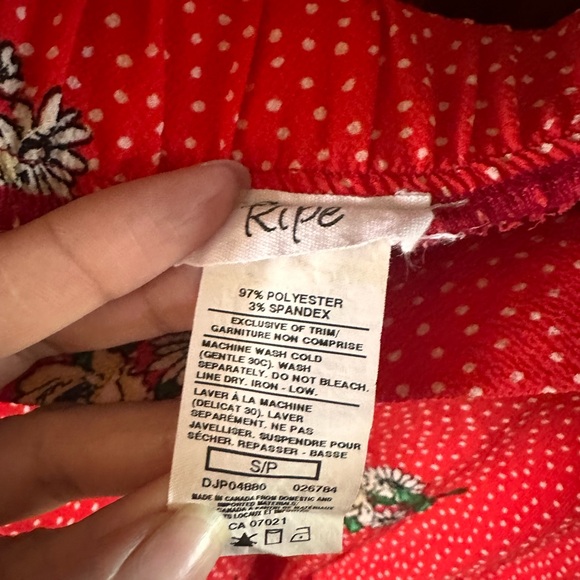 Red printed off-the-shoulder jumpsuit - Picture 2 of 2